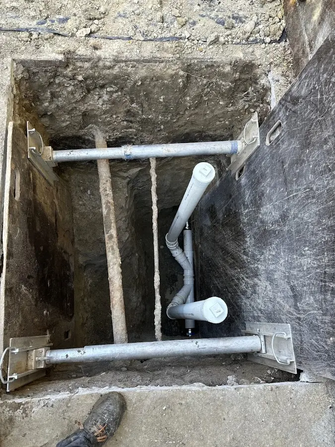 Experienced plumber completing Drain Cleaning work in Farmers Loop